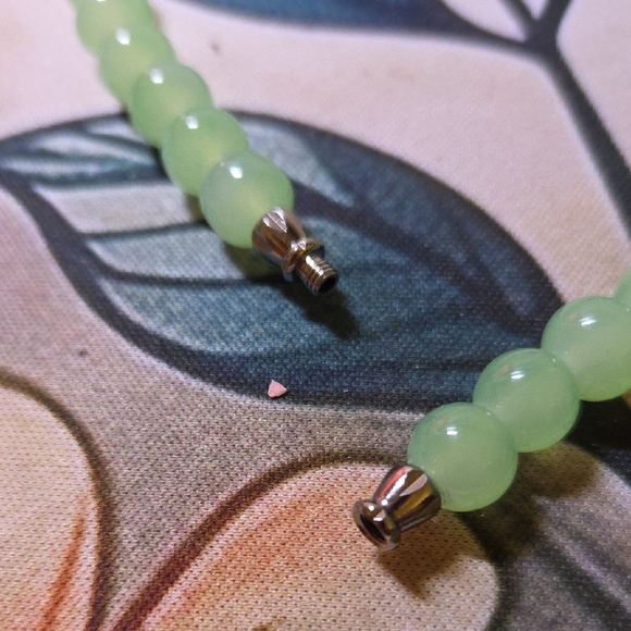 Elegant Green Beaded Necklace - Picture 3 of 4